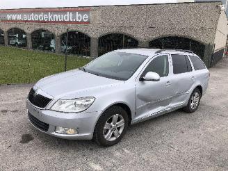 damaged passenger cars Skoda Octavia BREAK 1.2 TSI 2012/8