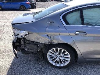 BMW 5-serie 530e i Performance luxury picture 11