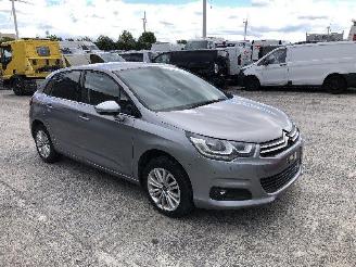 Voiture accidenté Citroën C4 1.2 2015/9
