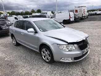 krockskadad bil auto Skoda Superb 1.6 TDI 2011/5