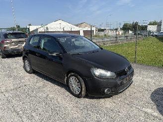 Schadeauto Volkswagen Golf 1.6 TDI 2009/12