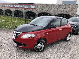 damaged passenger cars Lancia Ypsilon 0.9 TWIN AIR 2014/10