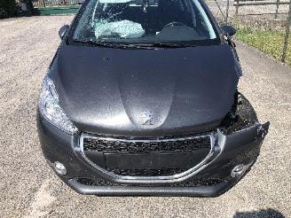 Peugeot 208 1.2 picture 5