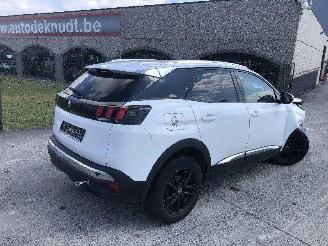 Voiture accidenté Peugeot 3008 1.6 HDI 2018/2