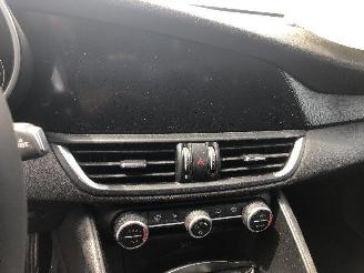 Alfa Romeo Giulia 2.2 d picture 31
