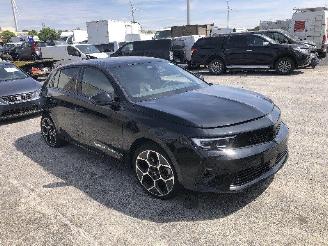 damaged passenger cars Opel Astra 1.6 HYBRIDE 2022/10