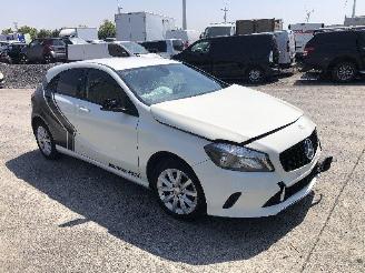 damaged passenger cars Mercedes A-klasse A  160 2017/3