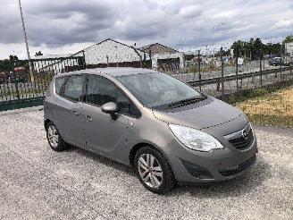 Vaurioauto  passenger cars Opel Meriva 1.4 A14XER 2011/4