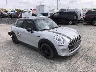 damaged passenger cars Mini Mini MINI 1.5 d 2016/9