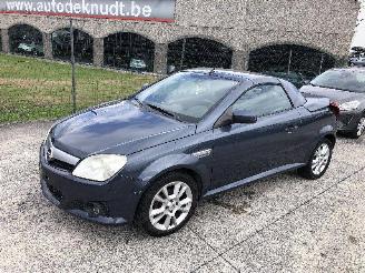 Vaurioauto  passenger cars Opel Tigra 1.4 I 2006/3