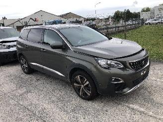 damaged passenger cars Peugeot 5008 1.2 T  7 PLACES 2020/3