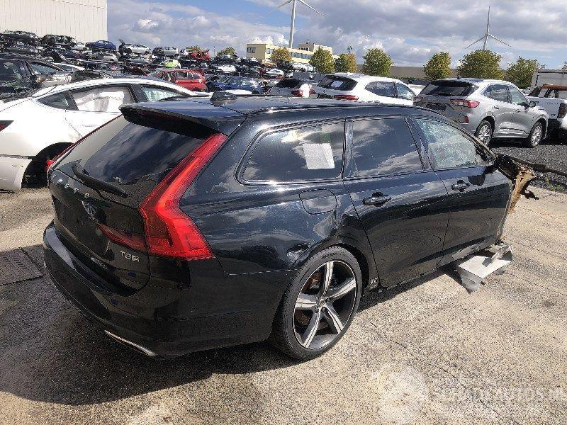 Volvo V-90 T8