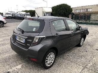 Damaged car Toyota Yaris 1.5 hybride 2013/7