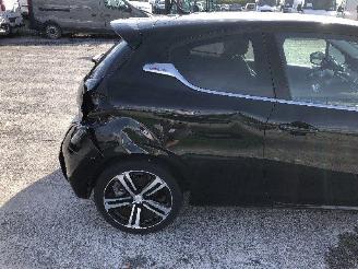 Peugeot 208 1.2 T  GT LINE picture 11