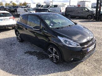 Peugeot 208 1.2 T  GT LINE picture 2