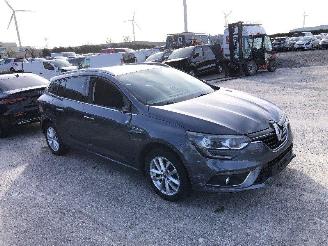 uszkodzony samochody osobowe Renault Mégane Grandtour 1.2 T 2017/8