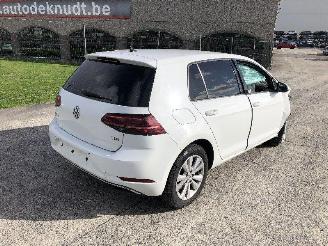 uszkodzony samochody osobowe Volkswagen Golf VII  1.6 TDI  DDYA 2018/4