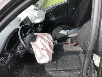 Ford Focus BREAK 1.5 TDCI ST LINE picture 6