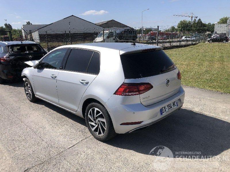 Volkswagen Golf 1.0TSI SOUND