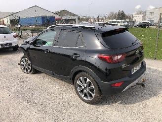 damaged passenger cars Kia Stonic 1.6 CRDI LAUNCH EDITION 2018/8