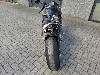 Yamaha YZF - R6  picture 3
