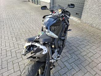 Yamaha YZF - R6  picture 6