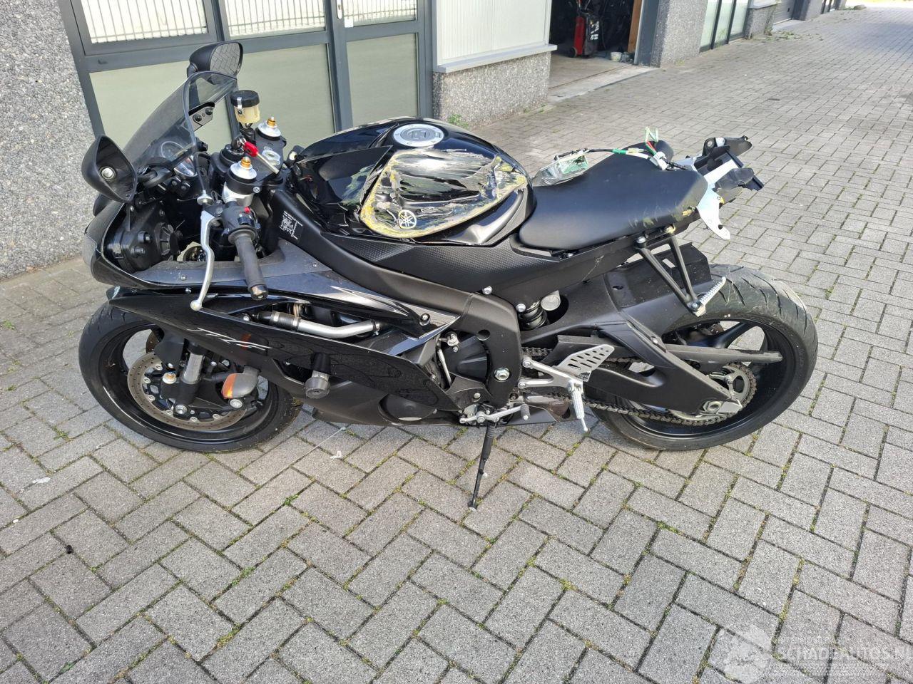 Yamaha YZF - R6 