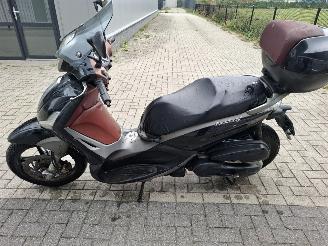 Piaggio Beverly 350  picture 1