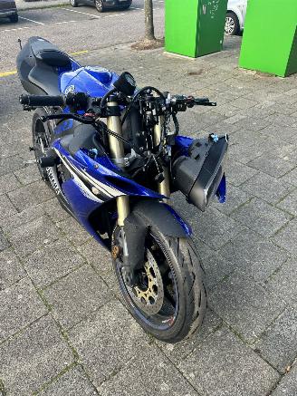 Yamaha YZF -R1  picture 1