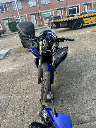 Yamaha YZF -R1  picture 2