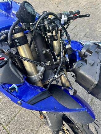 Yamaha YZF -R1  picture 8