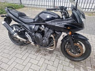 krockskadad bil motor Suzuki Bandit 650  2014/1