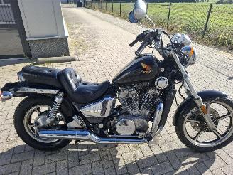 Honda VT 750  picture 2
