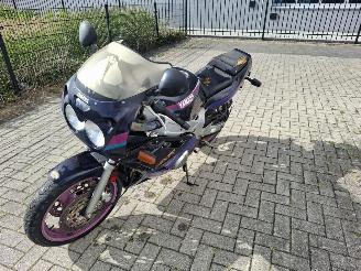 Yamaha FZR 600  picture 2