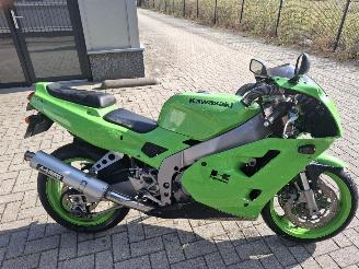 Kawasaki ZXR 400  picture 2