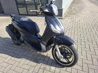 Piaggio Beverly 350 police picture 5