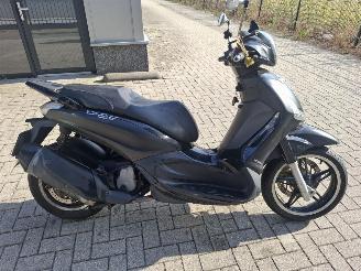 Piaggio Beverly 350 police picture 2