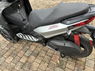 Piaggio MP3 300 310 sport picture 2