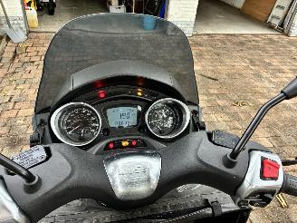 Piaggio MP3 300 310 sport picture 4