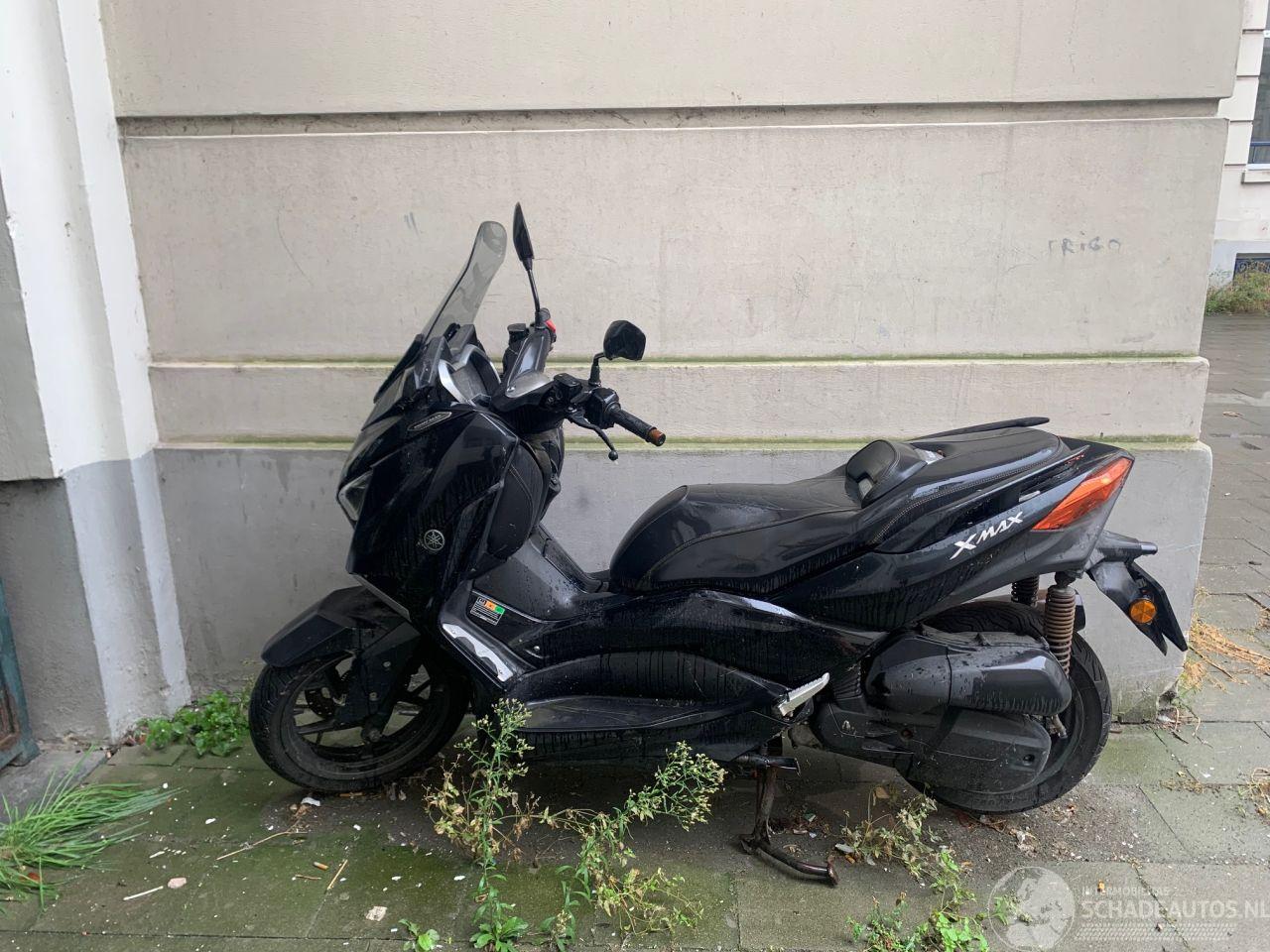 Yamaha XMAX 125 