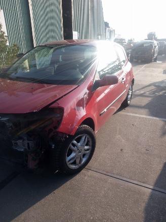 danneggiata Renault Clio 