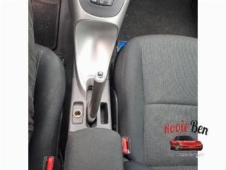 Toyota Auris Auris (E15), Hatchback, 2006 / 2012 1.8 16V HSD Full Hybrid picture 16