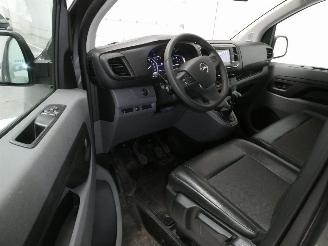 Opel Vivaro 1.5D C picture 16