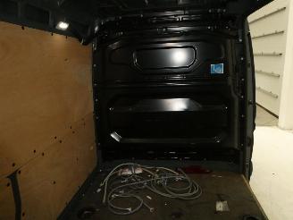 Nissan Interstar 2.0D  TEKNA picture 12