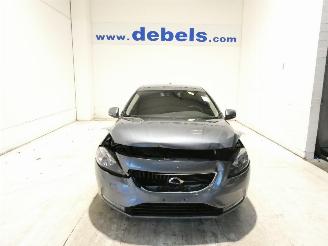 Damaged car Volvo V-40 2.0D V 40 2017/4