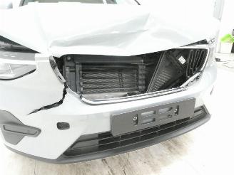 Volvo XC40 MOMENTUM picture 4