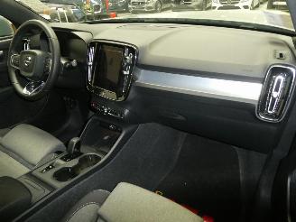 Volvo XC40 MOMENTUM picture 11