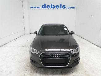 Schadeauto Audi A3 SPORT 2017/10