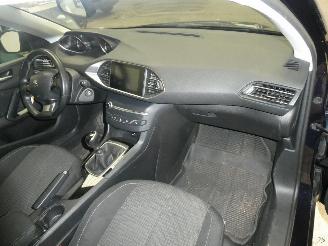 Peugeot 308 II SW STYLE picture 16