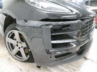 Porsche Macan S picture 15